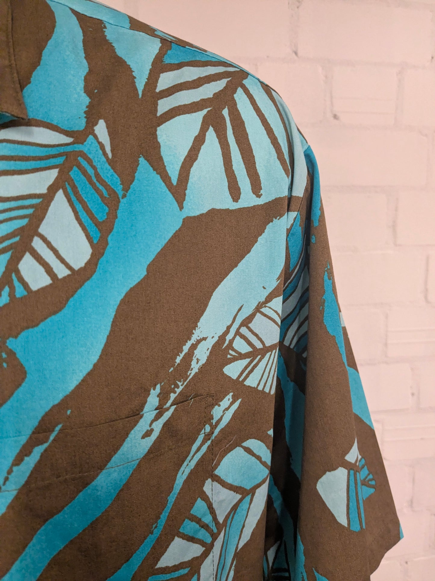 Hillo Hatties original Hawaii overhemd korte mouw. Bruin Blauw print. Maat 4XL / XXXXL.