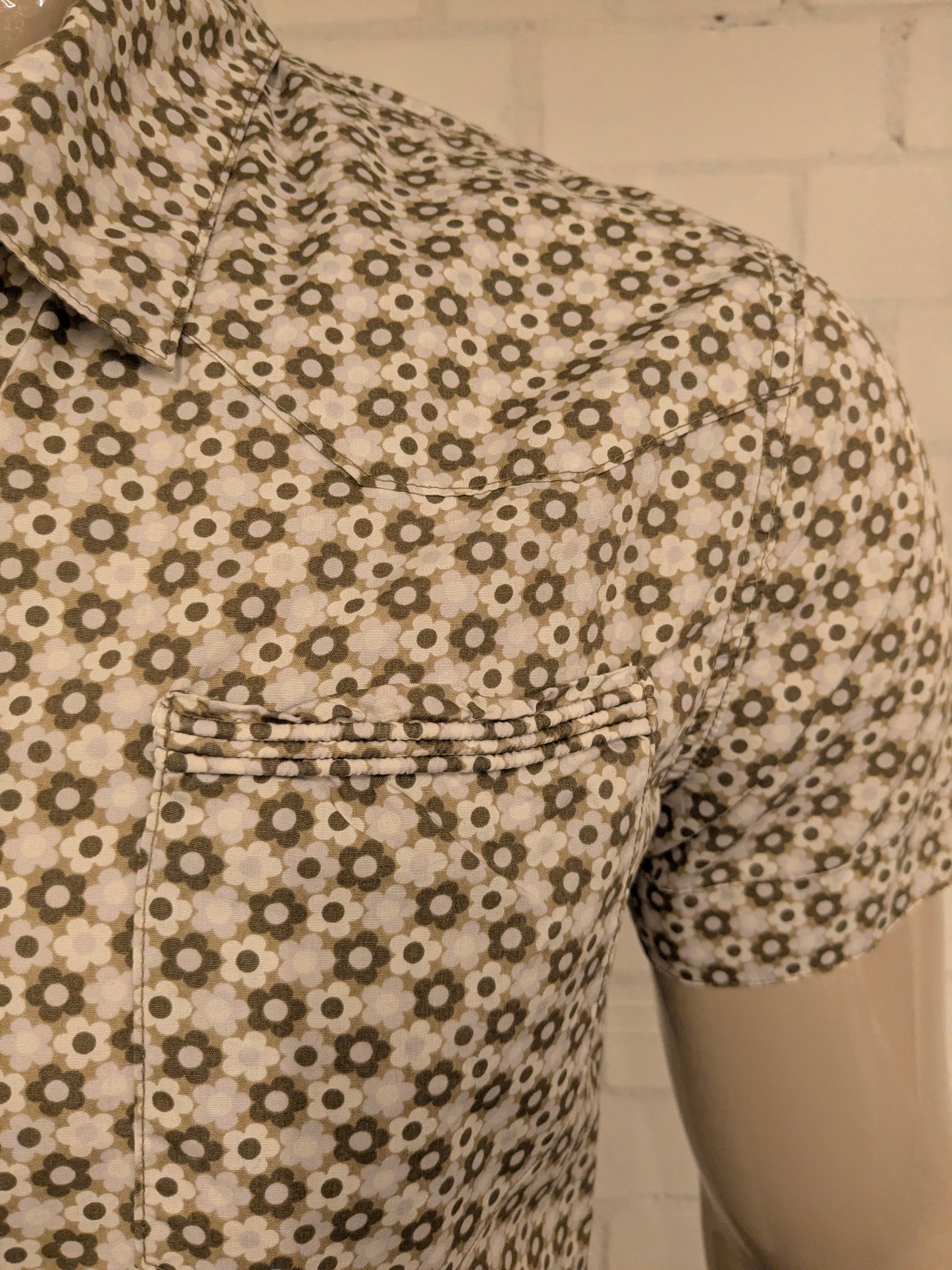 Pepe jeans overhemd korte mouw met drukknopen. Groen Grijze Bloemen print. Maat L.