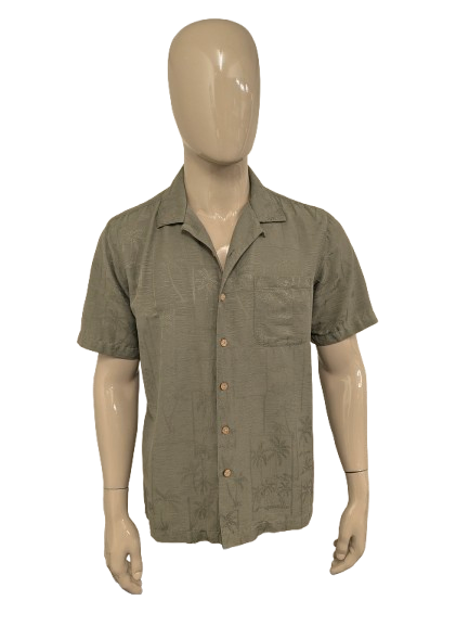 Batik Bay 100% Silk Hawaii shirt short sleeve. Green motif. Size M.
