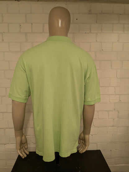 Izod polo. Groen gekleurd. Maat XL