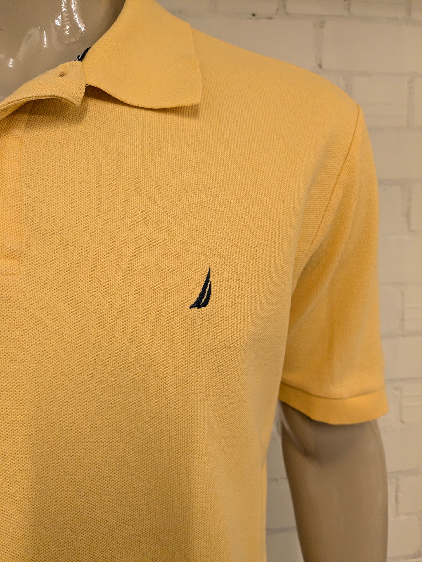 Nautica polo. Geel gekleurd. Maat L.