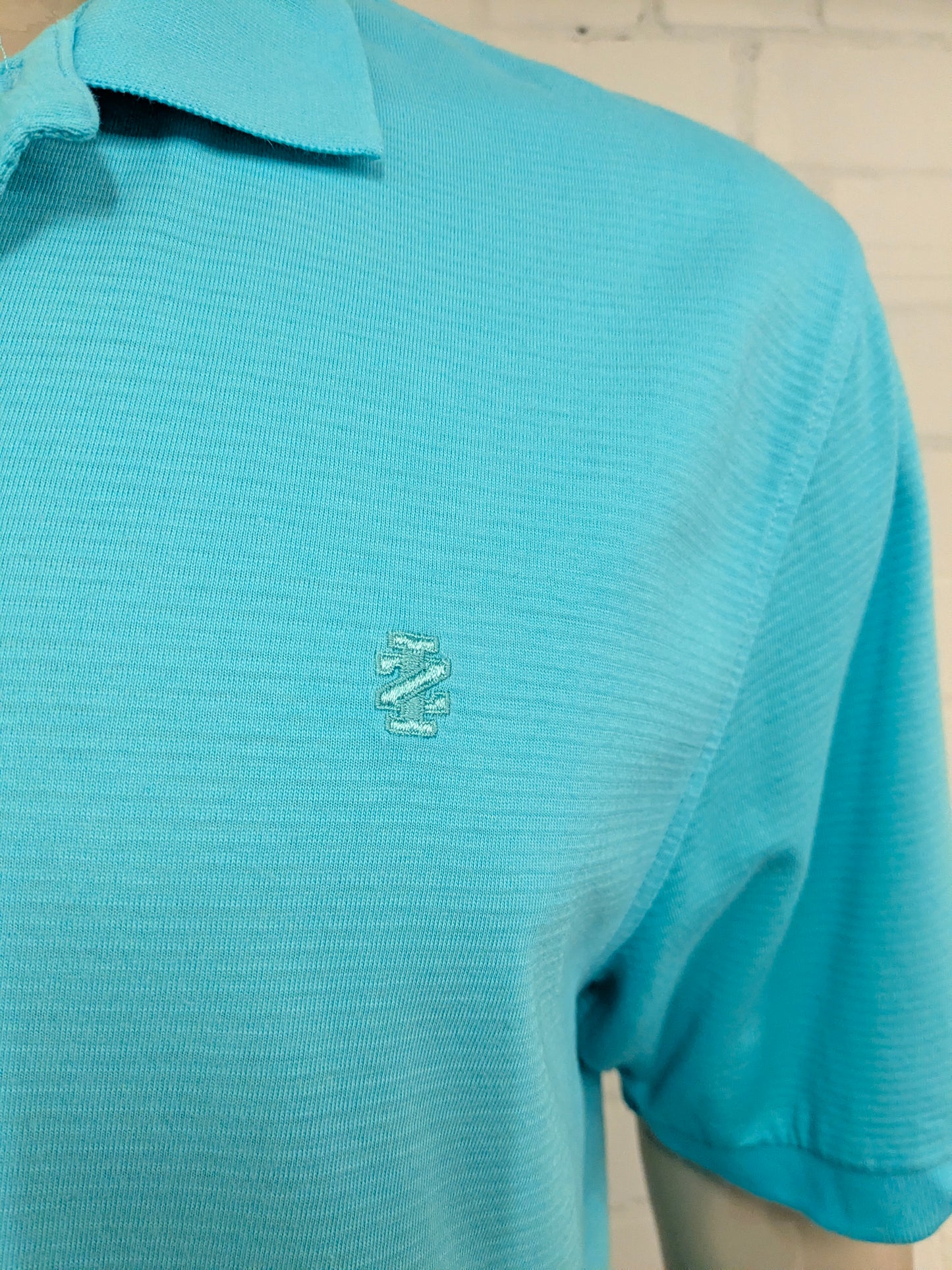 Izod polo. Blauw gestreept motief. Lang model! Maat XL.