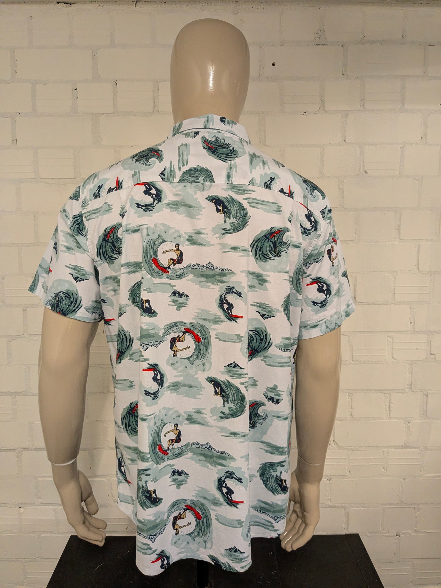 Dip overhemd korte mouw. Groen Rode Surfer print. Maat XL.