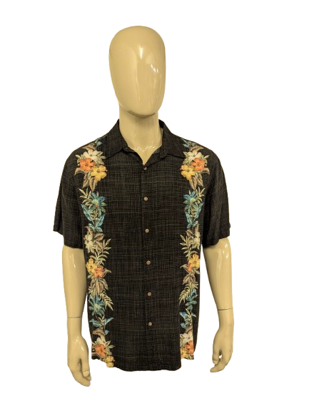 Batik Bay Hawaii overhemd korte mouw. Zwart met gekleurde bloemen print. Maat 2XL / XXL.