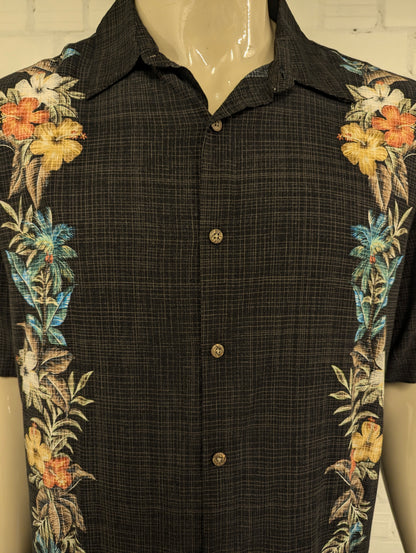 Batik Bay Hawaii overhemd korte mouw. Zwart met gekleurde bloemen print. Maat 2XL / XXL.