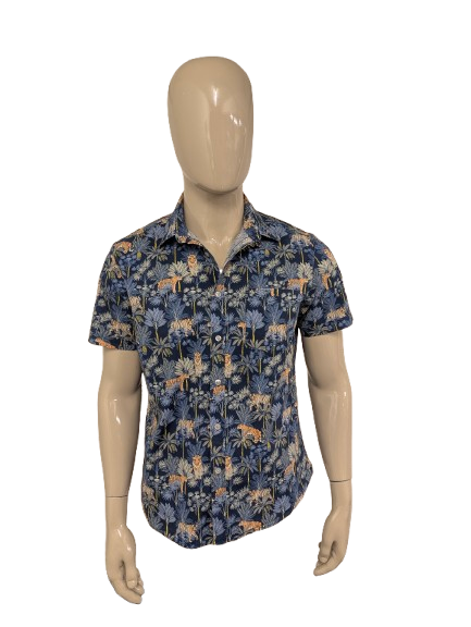 APT.9 overhemd korte mouw – blauw/oranje tijger-oerwoudprint – maat L