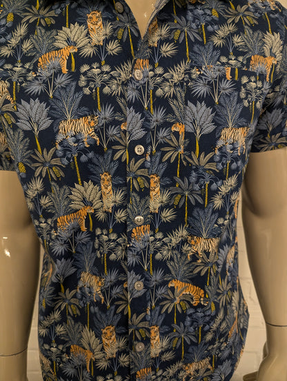APT.9 overhemd korte mouw. Blauw Oranje Tijger Oerwoud print. Maat L. stretch.