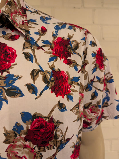 Vatpave overhemd korte mouw. Rood Roze Rozen print. Maat 2XL / XXL.