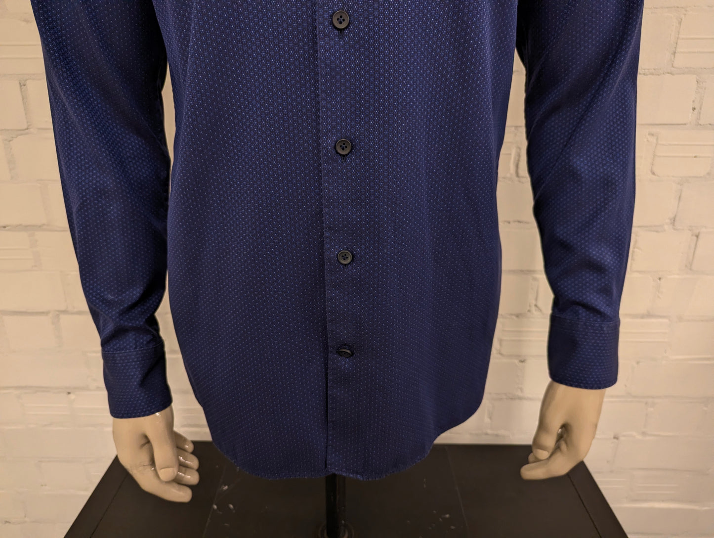Olymp Signature overhemd. Donker Blauwe Bloemetjes motief. Maat M. tailored fit.