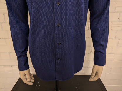 Olymp Signature overhemd. Donker Blauwe Bloemetjes motief. Maat M. tailored fit.