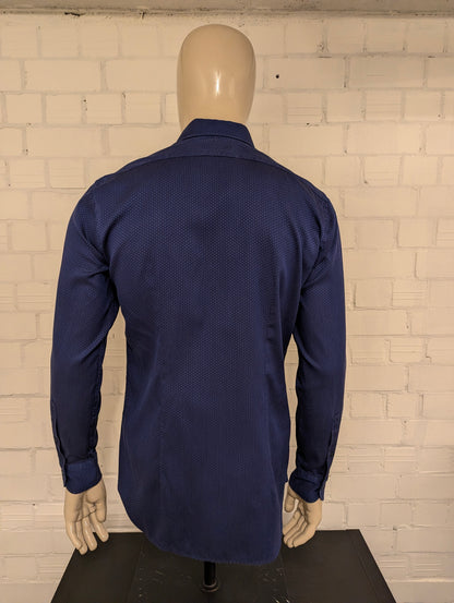 Olymp Signature overhemd. Donker Blauwe Bloemetjes motief. Maat M. tailored fit.