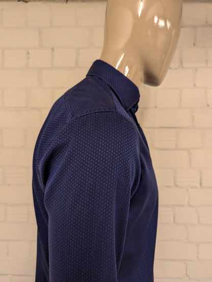 Olymp Signature overhemd. Donker Blauwe Bloemetjes motief. Maat M. tailored fit.