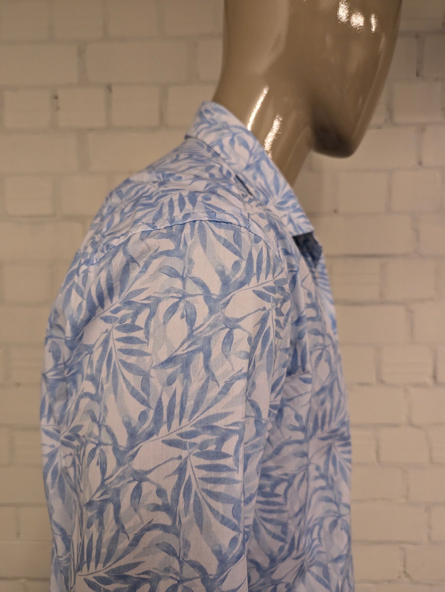 B.B.Company overhemd. Blauw Wit Blad motief. Maat XL. regular fit.