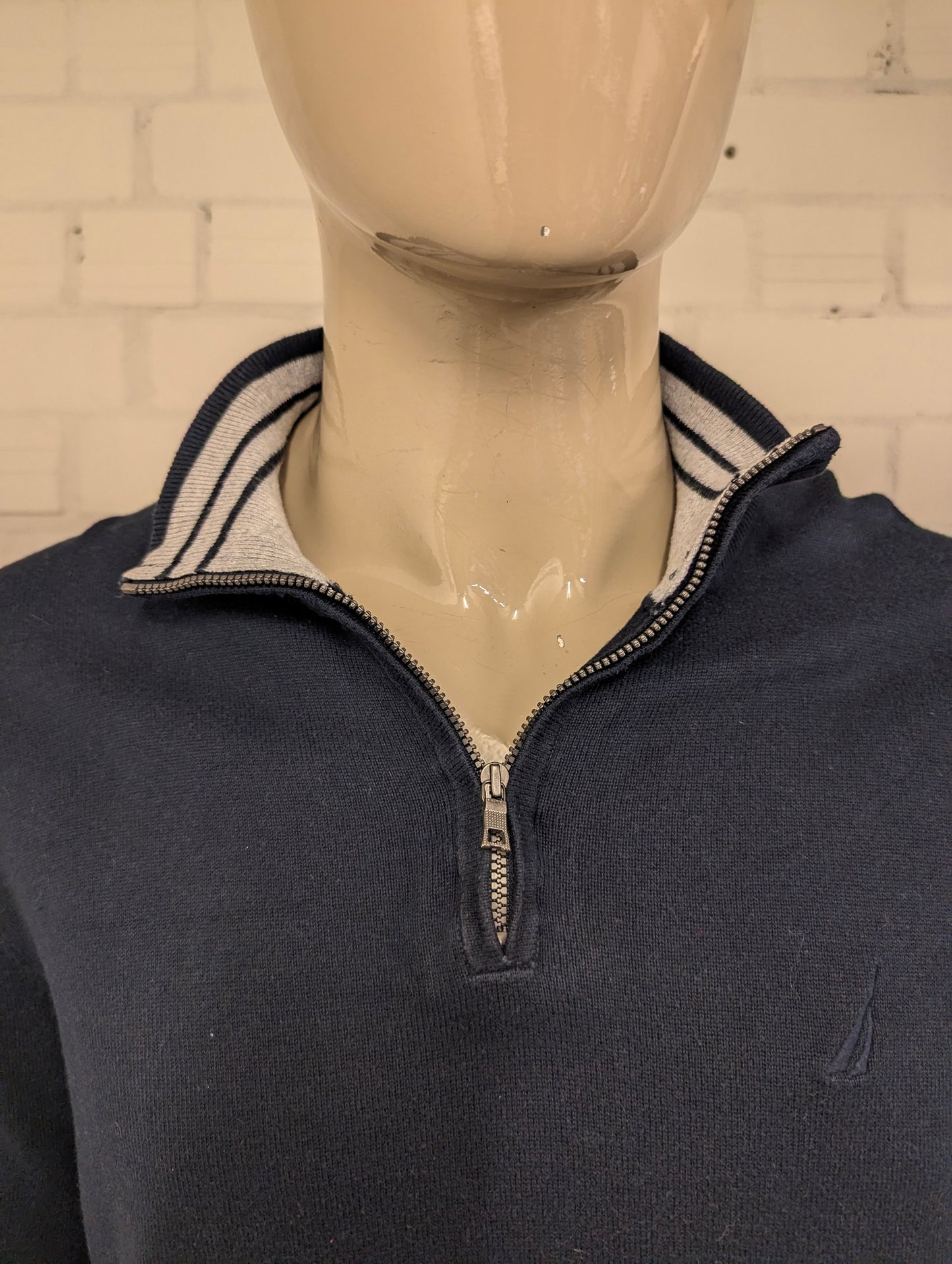 Nautica Quarter Zip trui met korte rits. Donker Blauw gekleurd. Maat L.