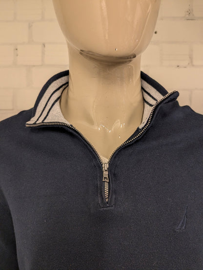 Nautica Quarter Zip trui met korte rits. Donker Blauw gekleurd. Maat L.