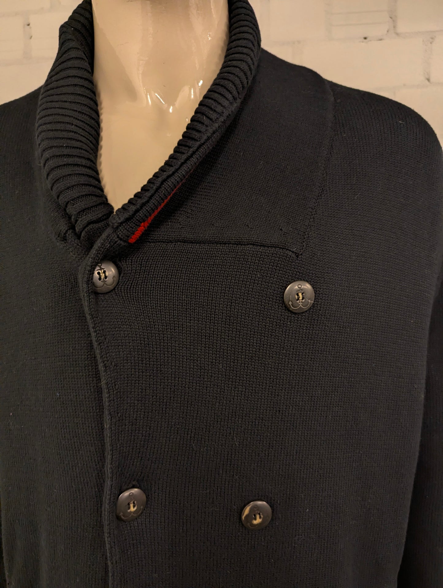 Nautica dik a-symmetrisch vest met knopen. Zwart gekleurd. Maat 2XL / XXL.