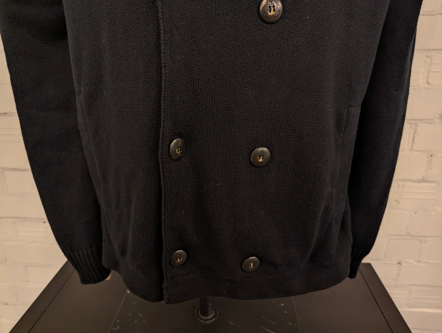 Nautica dik a-symmetrisch vest met knopen. Zwart gekleurd. Maat 2XL / XXL.