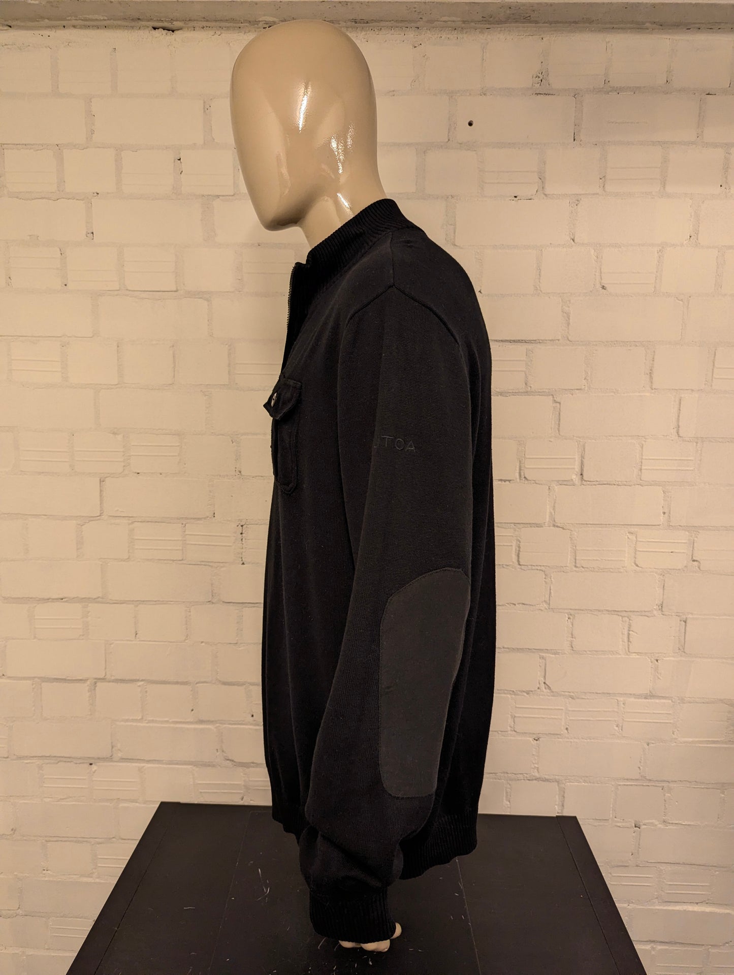 Nautica Quarter Zip trui met rits en borstzak en elleboogstukken. Zwart gekleurd. Maat 2XL / XXL.