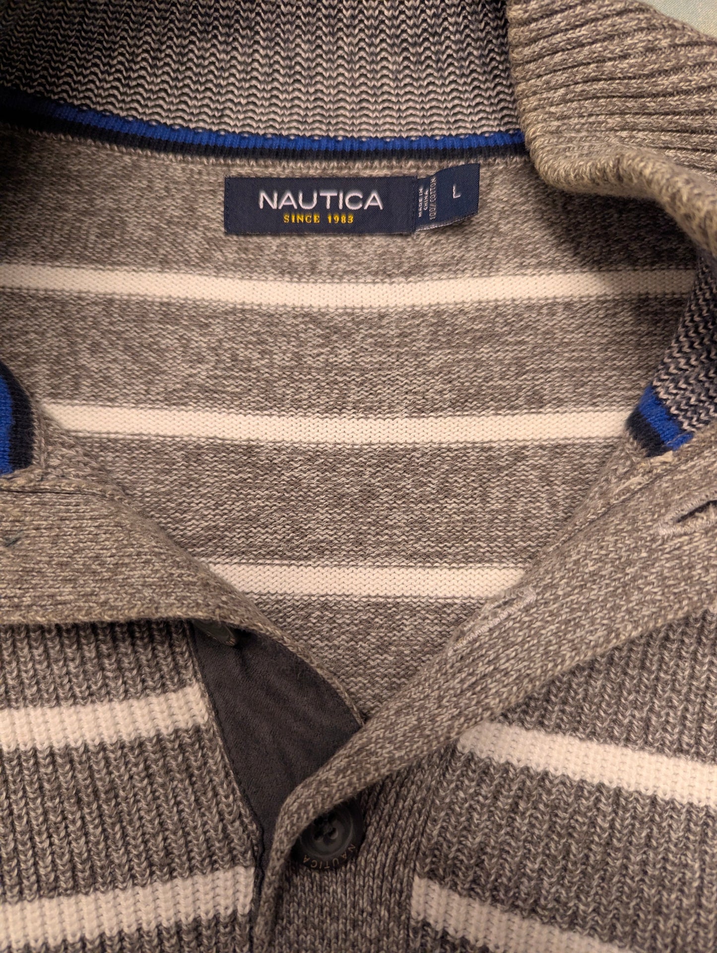 Nautica trui met knopen. Grijs Wit gestreept. Maat L.