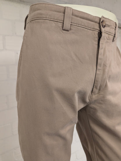 Dockers broek. Beige gekleurd. Maat W36 - L34. slim fit.