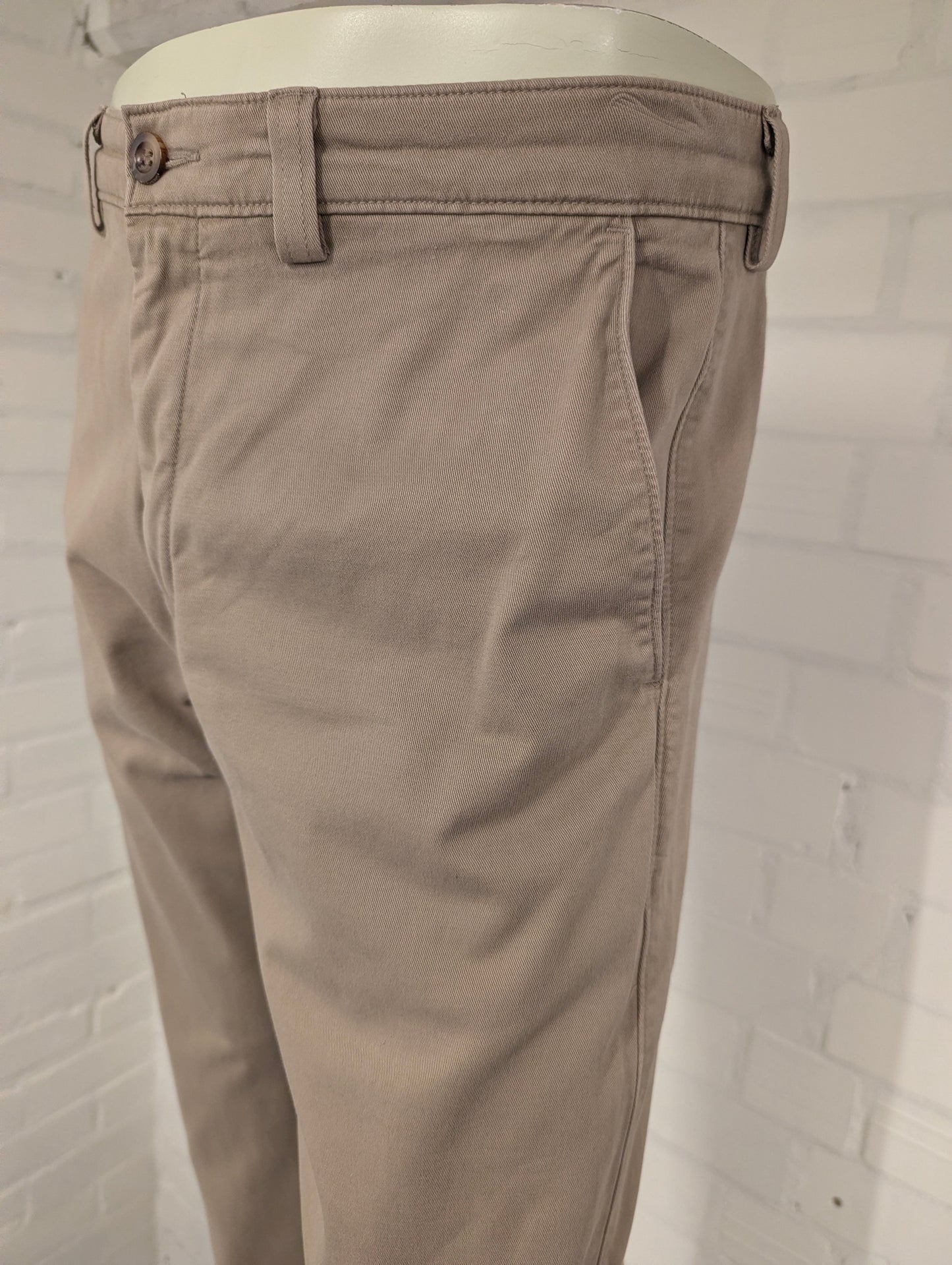 Dockers broek. Beige gekleurd. Maat W36 - L34. slim fit.