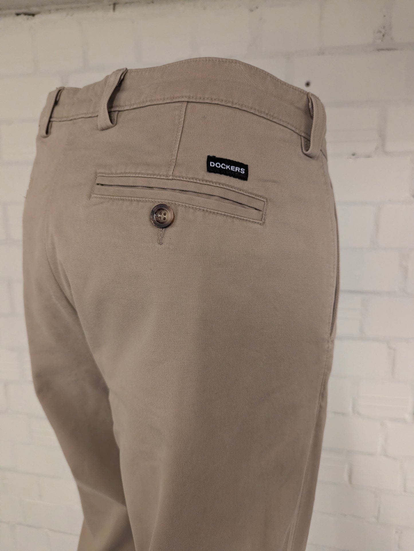 Dockers broek. Beige gekleurd. Maat W36 - L34. slim fit.