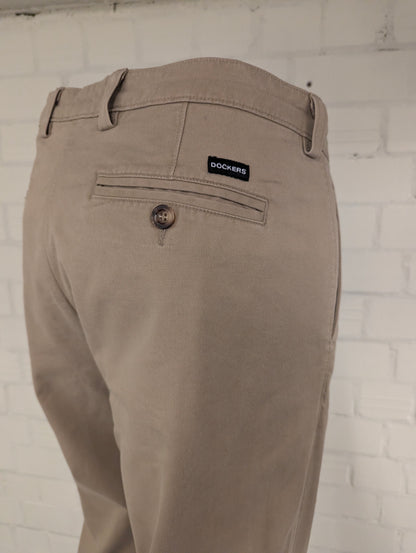 Dockers broek. Beige gekleurd. Maat W36 - L34. slim fit.