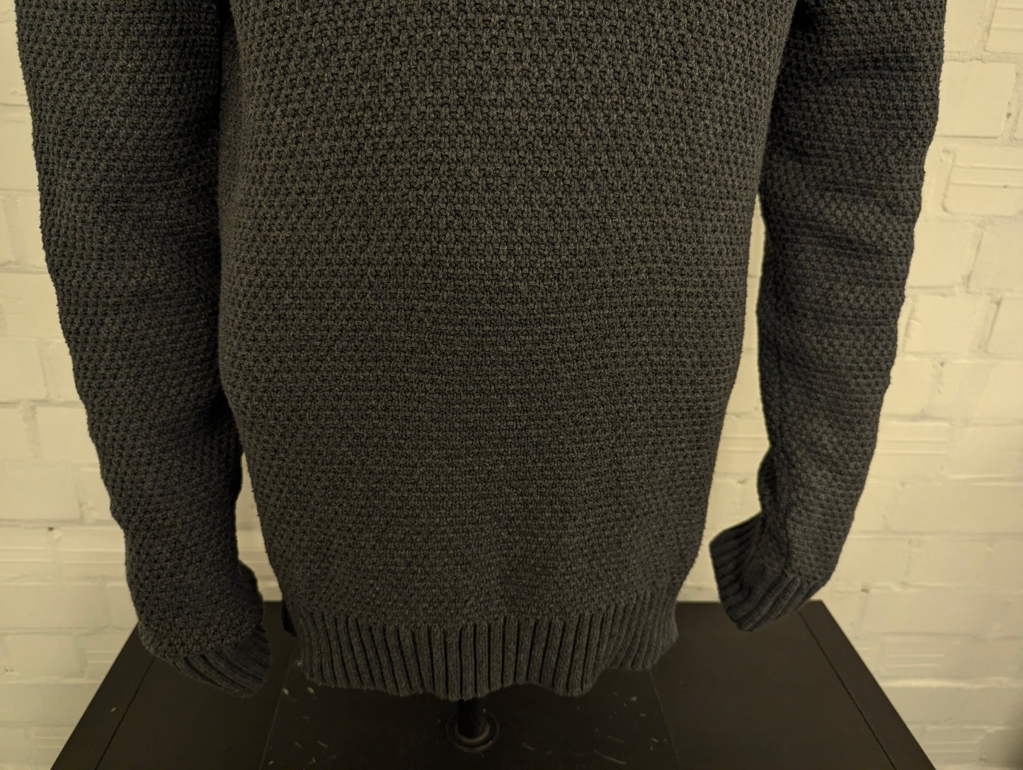 Nautica Quarterzip trui met korte rit. Grijs voelbaar motief. Maat L.