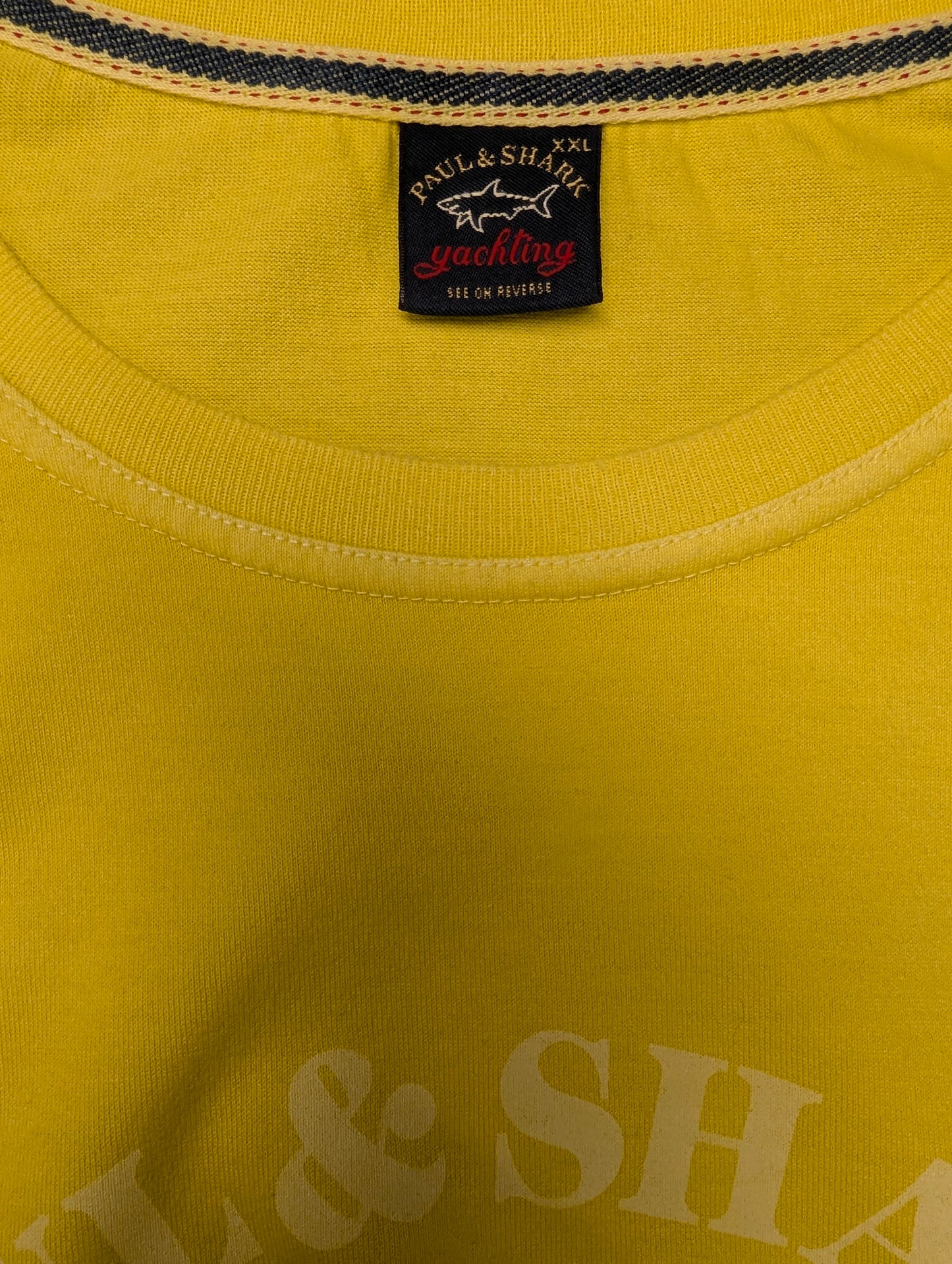 Paul & Shark shirt. Geel met opdruk. Maat 2XL / XXL.