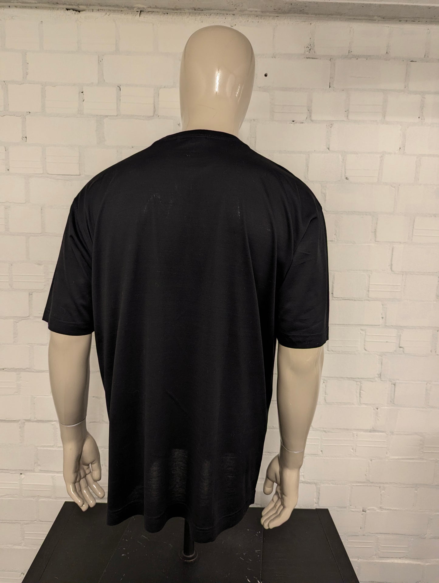 Paul & Shark shirt met borstzakje. Zwart gekleurd. Maat 2XL / XXL.