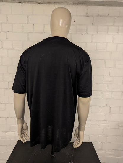Paul & Shark shirt met borstzakje. Zwart gekleurd. Maat 2XL / XXL.