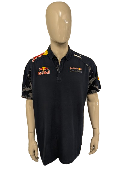 Red Bull Racing Puma polo. Donker Blauw Grijs gekleurd met opdruk. Maat 2XL / XXL.
