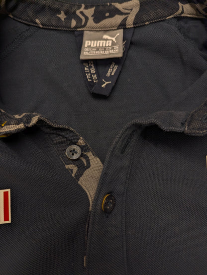 Red Bull Racing Puma polo. Donker Blauw Grijs gekleurd met opdruk. Maat 2XL / XXL.