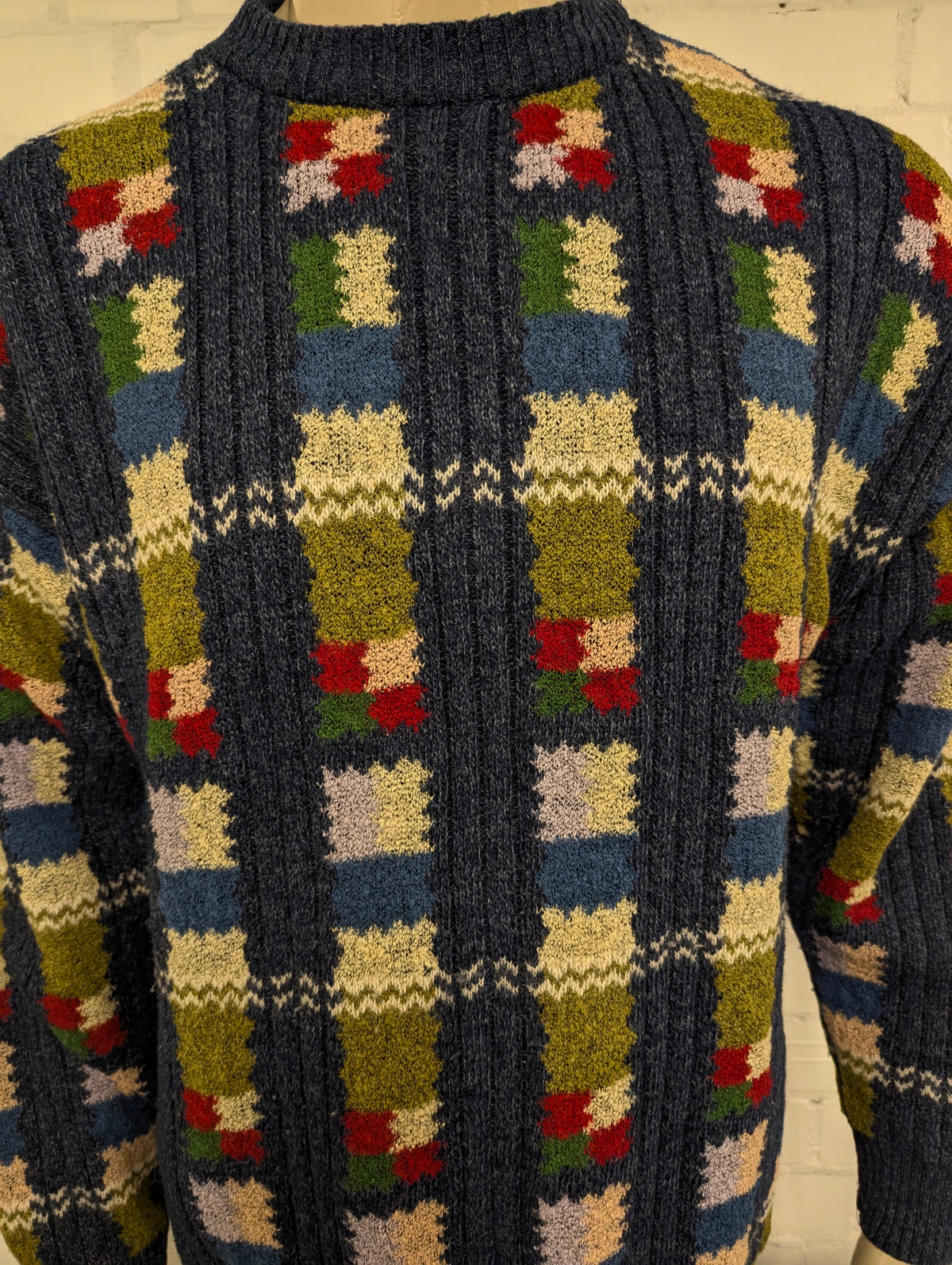 Vintage 007 Collection warm sweater – colored motif – size XL