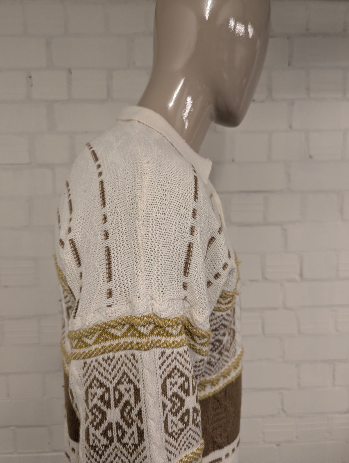 Vintage polo trui – wit/groen voelbaar motief – maat M