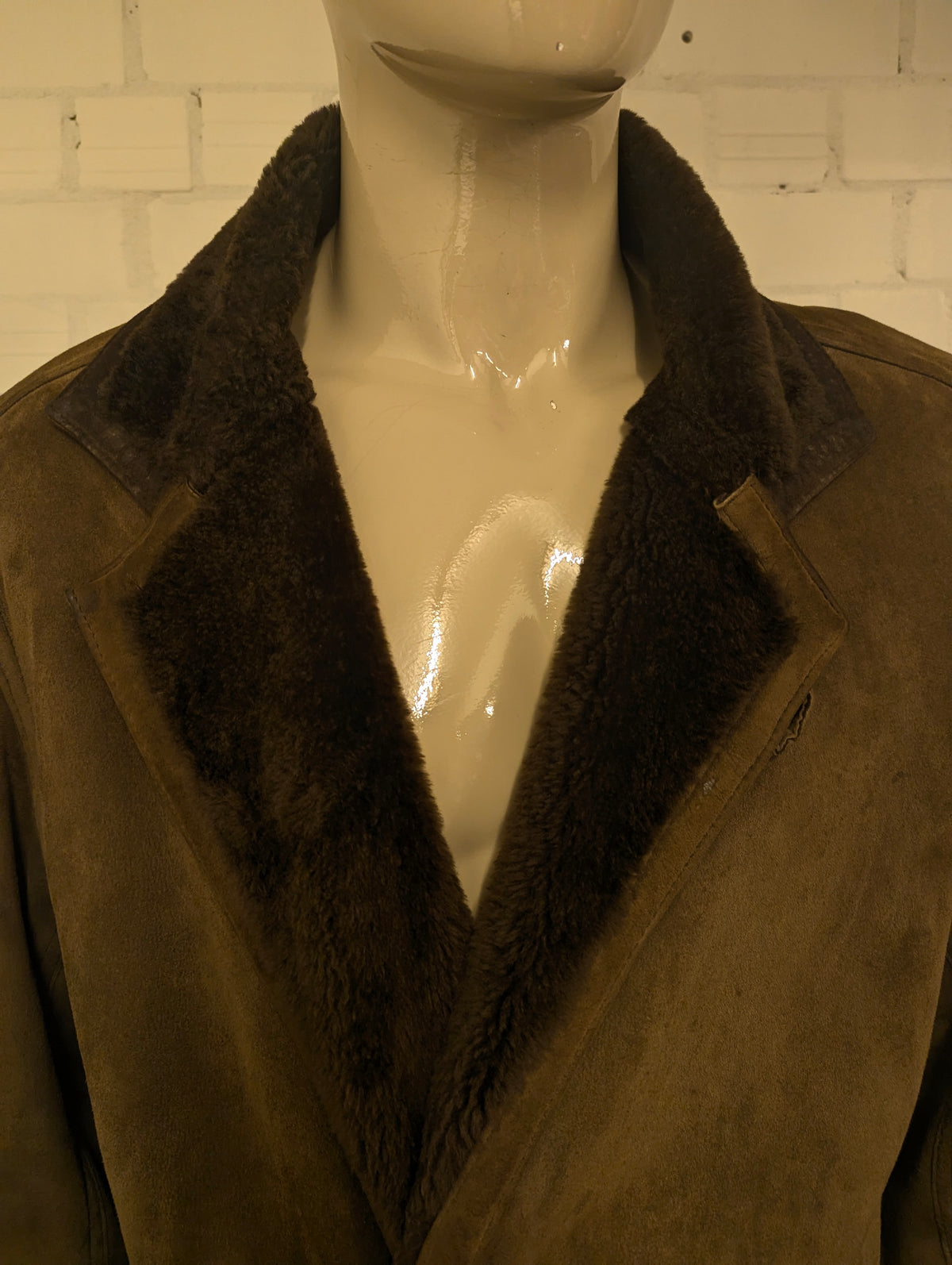 Leren Double Breasted halflange gevoerde jas met (nep) Bontkraag. Donker Bruin gekleurd. Maat L. #706.