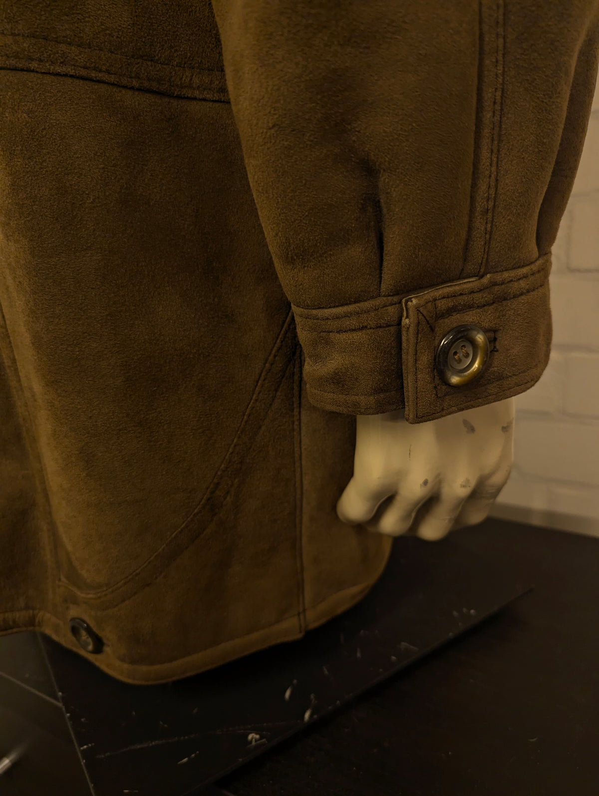 Leren Double Breasted halflange gevoerde jas met (nep) Bontkraag. Donker Bruin gekleurd. Maat L. #706.