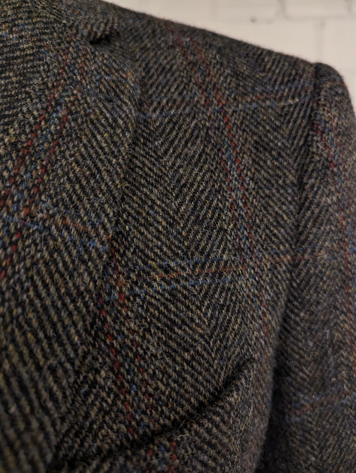 Barutti Harris Tweed colbert met elleboogstukken. Bruin Rood Blauw motief. Maat 52 / L.