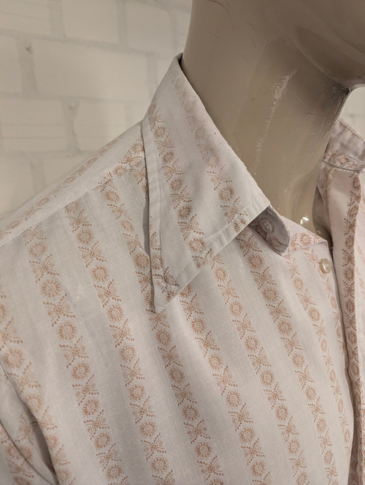 Vintage 70's Hentley overhemd met puntkraag. Beige Bruine print. Maat XL.