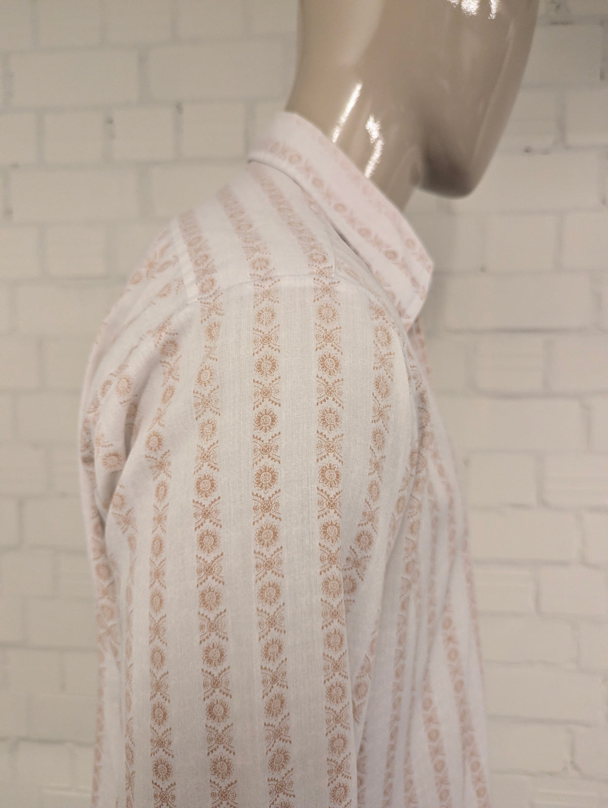 Vintage 70's Hentley overhemd met puntkraag. Beige Bruine print. Maat XL.