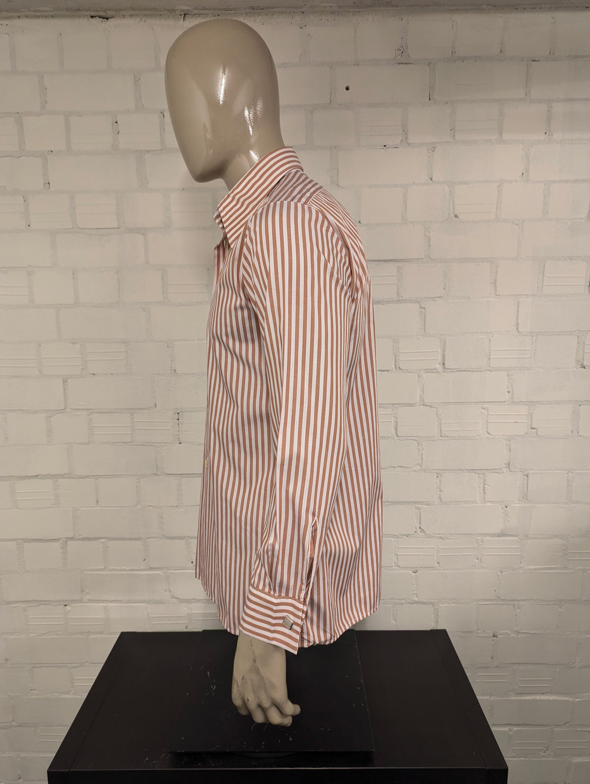 Vintage 70's overhemd met puntkraag en casual manchetknoop. Wit Bruin gestreept. Maat L. #710.