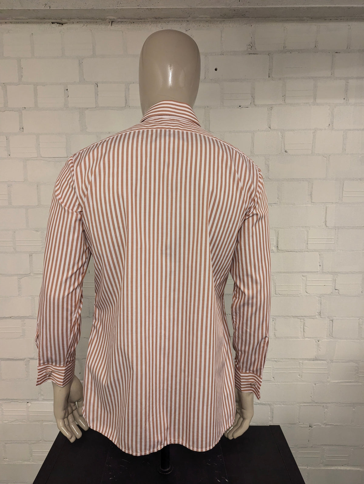 Vintage 70's overhemd met puntkraag en casual manchetknoop. Wit Bruin gestreept. Maat L. #710.