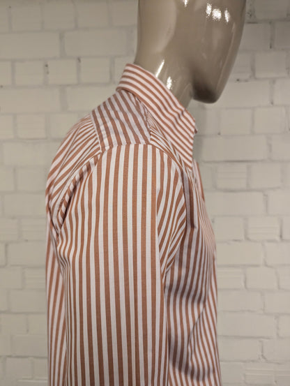 Vintage 70's overhemd met puntkraag en casual manchetknoop. Wit Bruin gestreept. Maat L. #710.