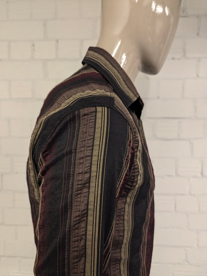 Vintage New Century overhemd. Rood Bruin Kaki Zwart gestreept. voelbaar motief. Maat M.