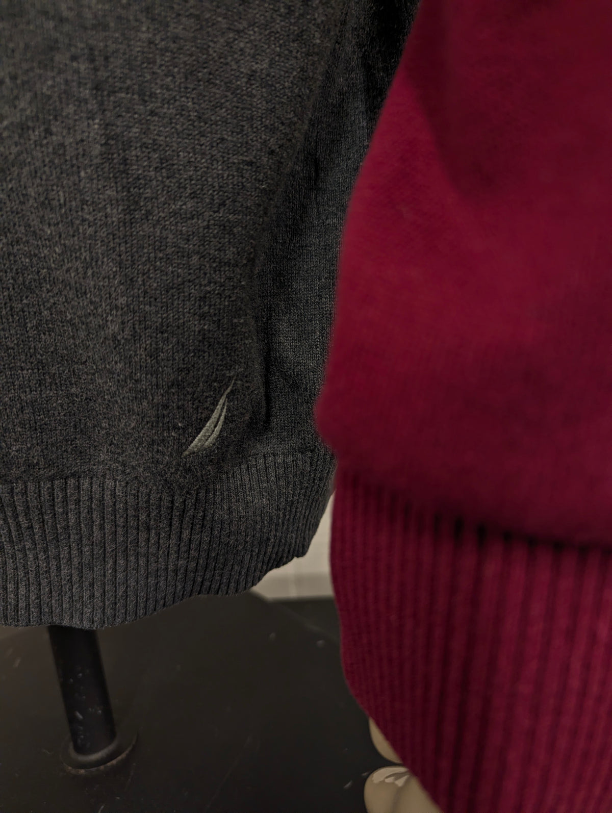 Nautica Quarter Zip trui met korte rits. Rood Grijs gekleurd. Maat 2XL / XXL.