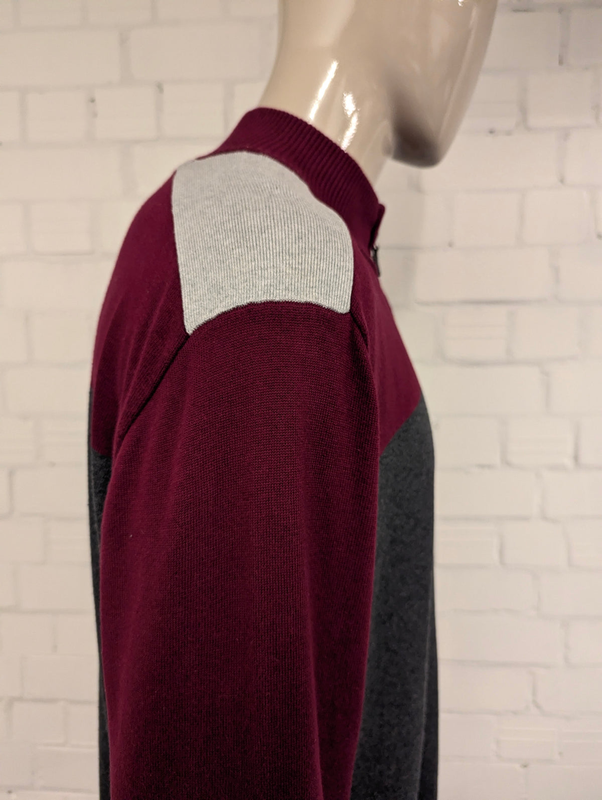 Nautica Quarter Zip trui met korte rits. Rood Grijs gekleurd. Maat 2XL / XXL.
