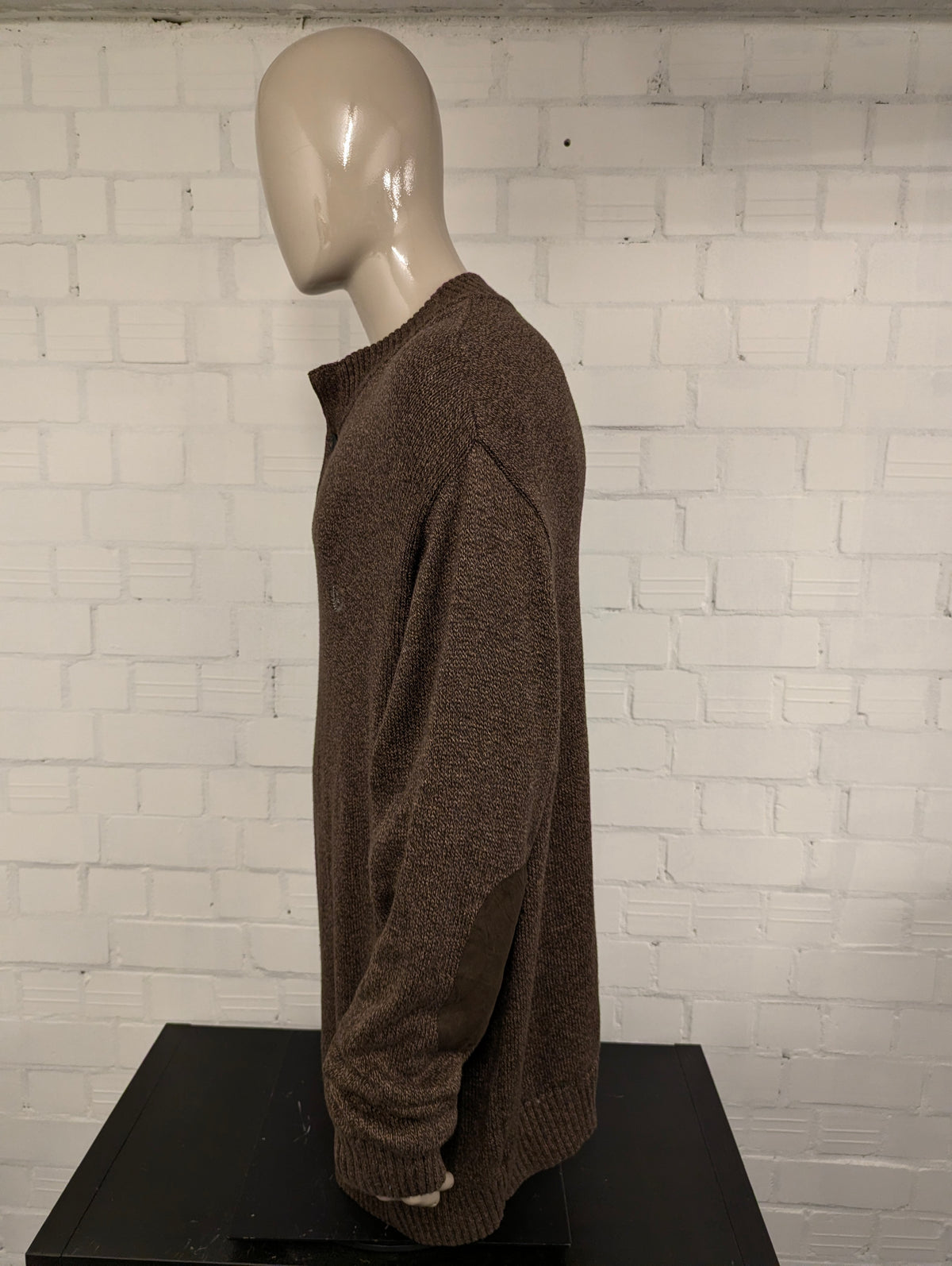 Chaps trui met knopen en elleboogstukken. Bruin gemêleerd. Maat 4XL / XXXXL.