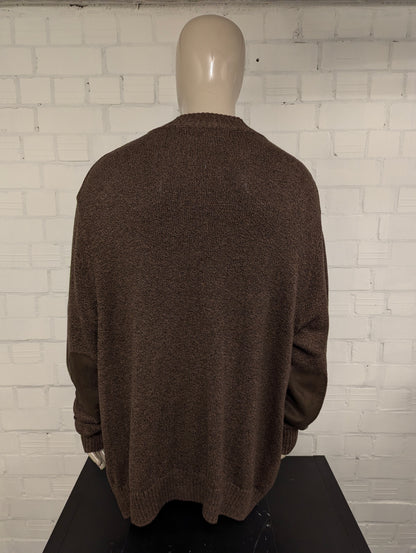 Chaps trui met knopen en elleboogstukken. Bruin gemêleerd. Maat 4XL / XXXXL.