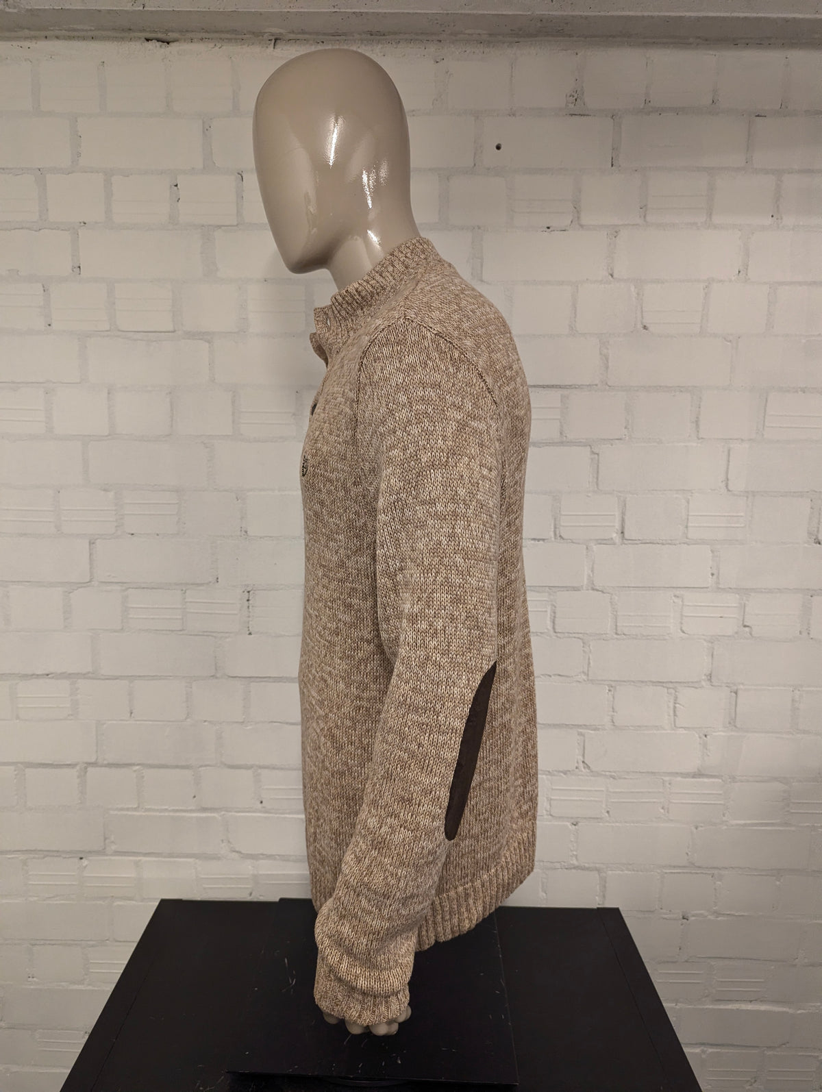 Chaps trui met elleboogstukken en knopen. Bruin Beige gemêleerd. Maat l.