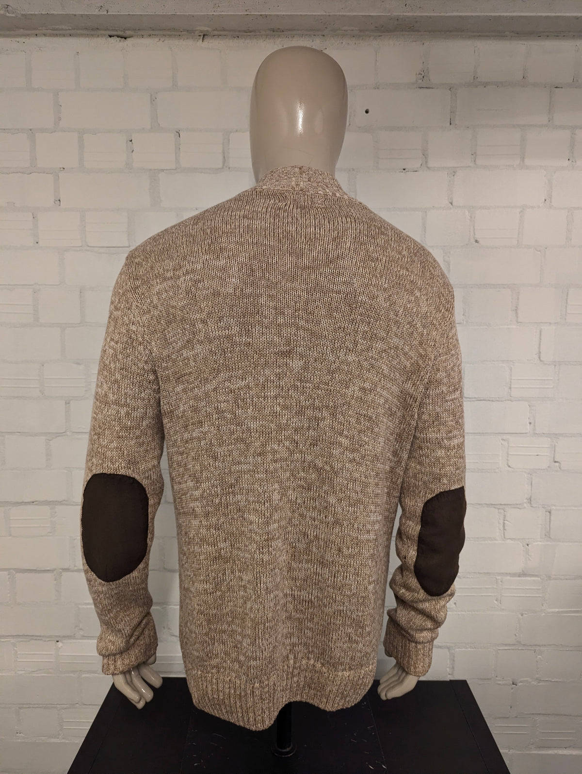 Chaps trui met elleboogstukken en knopen. Bruin Beige gemêleerd. Maat l.